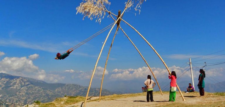 फेरिँदै दसैं, हराउँदै गाउँको रौनक
