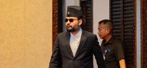 मध्यरातमा बालेनको अशिष्ट स्टाटस, केहीबेरमै हटाए