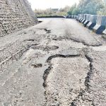 बिपी राजमार्गमा खाडलैखाडल