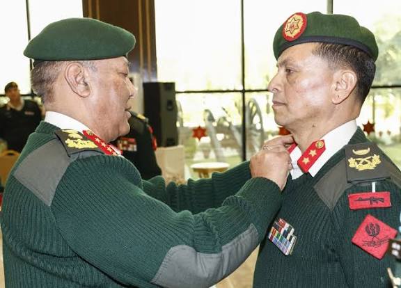 उपरथीमा विशेष बढुवा भएकालाई प्रधानसेनापतिद्वारा दर्ज्यानी चिह्न प्रदान