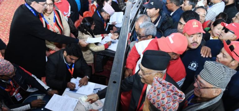 एमाले अध्यक्षमा केपी ओलीको उम्मेदवारी दर्ता