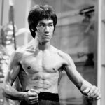 ‘ब्रुस ली’ को मूर्ति फिर्ता, पूर्ववत् रूपमा स्थापना