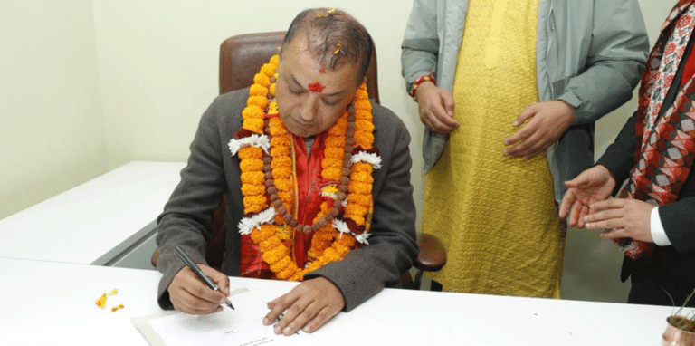 गगन थापाले दिए राजीनामा