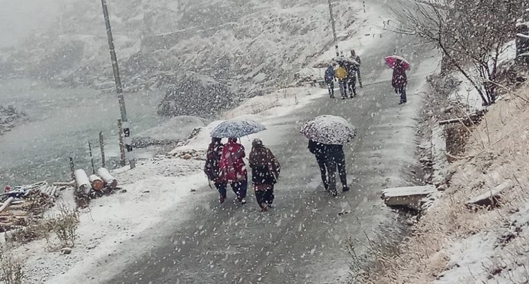 देशभर पश्चिमी न्यून चापीय प्रणाली का प्रभाव, आज इन तीन प्रदेशों में हिमपात के साथ बारिश की संभावना
