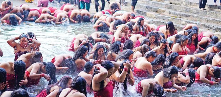 माधवनारायण मेलामा दर्शनार्थीको घुइँचो