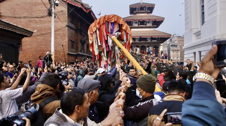वसन्तपुरमा चीर ठड्याएपछि सुरु भयो फागुको रौनक