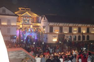 महाशिवरात्रि: रातभर बन्द भएनन् पशुपतिनाथका चारै ढोका, मध्यराति पनि भक्तजनको चाप उस्तै