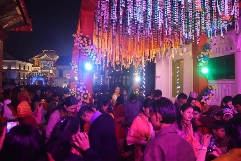 महाशिवरात्रि पर्वका अवसरमा पशुपतिमा भक्तजन [फोटो फिचर]