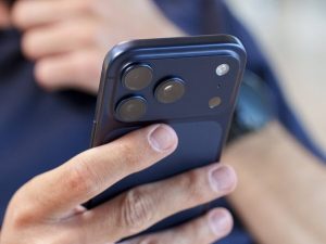 यूरोपमा ईसिम मात्र चल्ने आईफोनहरूआउन सक्ने