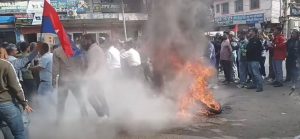 नेपालगञ्जमा एमाले कार्यकर्ताले गृहमन्त्री सुधन गुरूङको जलाए पुत्ला