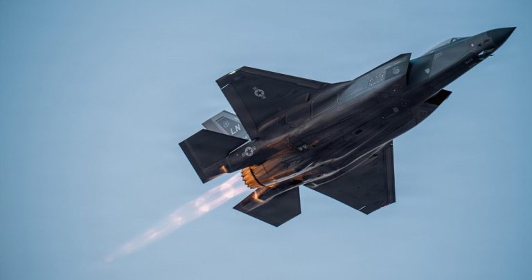 के इरानले साँच्चै ‘अजेय’ अमेरिकी एफ-३५ जेट खसालेको हो ?