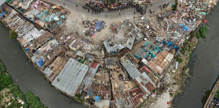 सुकुमबासी बस्तीमा डोजर चल्दा दश हजार विस्थापित