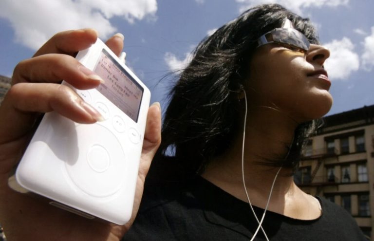 स्मार्टफोनको भीडभाडबाट मुक्ति खोज्दै संगीतप्रेमी, होला त आईपडको पुनरागमन ?