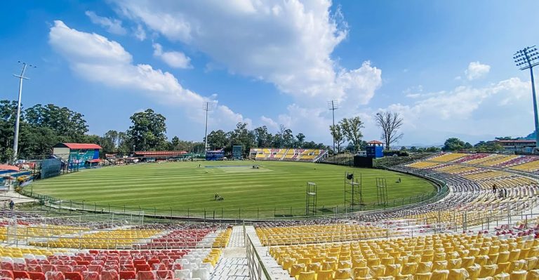 क्रिकेट मैदान नभत्किने