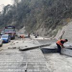 दाउन्ने सडकमा एकतर्फी ढलानको काम सकियो