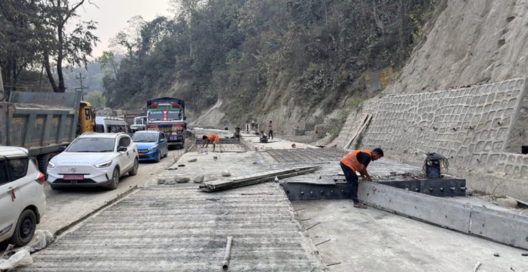 दाउन्ने सडकमा एकतर्फी ढलानको काम सकियो
