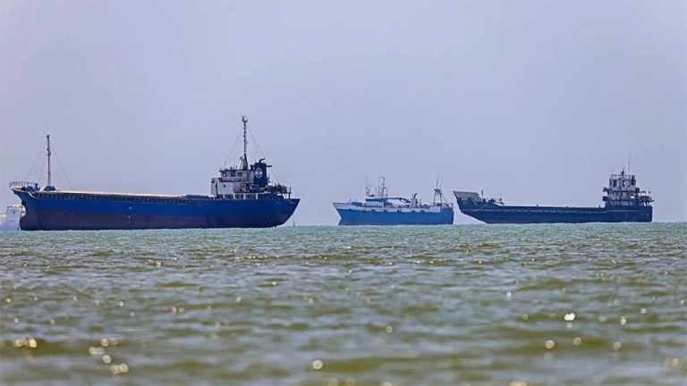 लेबनानमा इजरायली आक्रमणपछि स्ट्रेट अफ होर्मुज बन्द गरेको इरानको भनाइ, अमेरिका भन्छ– खुल्लै छ