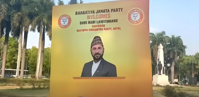 दिल्लीका सडकमा रविको स्वागतमा होर्डिङ बोर्ड: भाजपाको निमन्त्रणामा पाँच दिने भारत भ्रमण सुरु