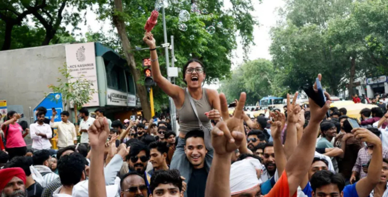भारतका शिक्षामन्त्रीले राजीनामा दिएपछि ककरोच पार्टीले फिर्ता लियो आन्दोलन