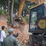 नगरप्रहरीकै शैलीमा राजु पाण्डे- गोकर्ण वनको जग्गामा जबरजस्ती चलाए डोजर, सैनिकसँग वादविवाद