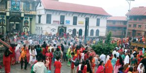 आज साउनको अन्तिम सोमबार शिवालयमा भक्तजनको भिड