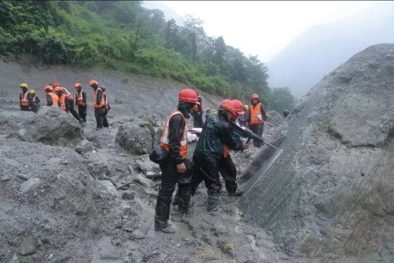 भोटेकोशी बाढीः त्रिशूली ‘थ्रि–ए’ आयोजनाको सुरुङमा अक्सिजन पठाइयो
