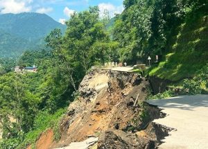 बाढीपहिरोले देशका मुख्य राजमार्ग अवरुद्ध, वैकल्पिक मार्ग प्रयोग गर्न आग्रह