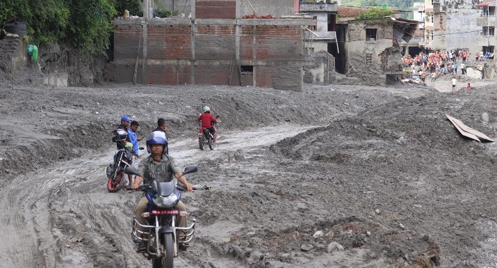 नुवाकोटको ढुङ्गे क्षेत्रमा अवरुद्ध यातायात सञ्चालनमा