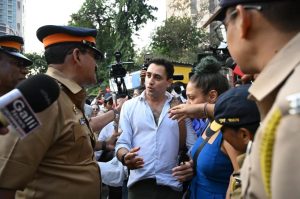 इमरान खानलाई भारत छाड्न दिइएको आदेशमा उच्च अदालतको रोक